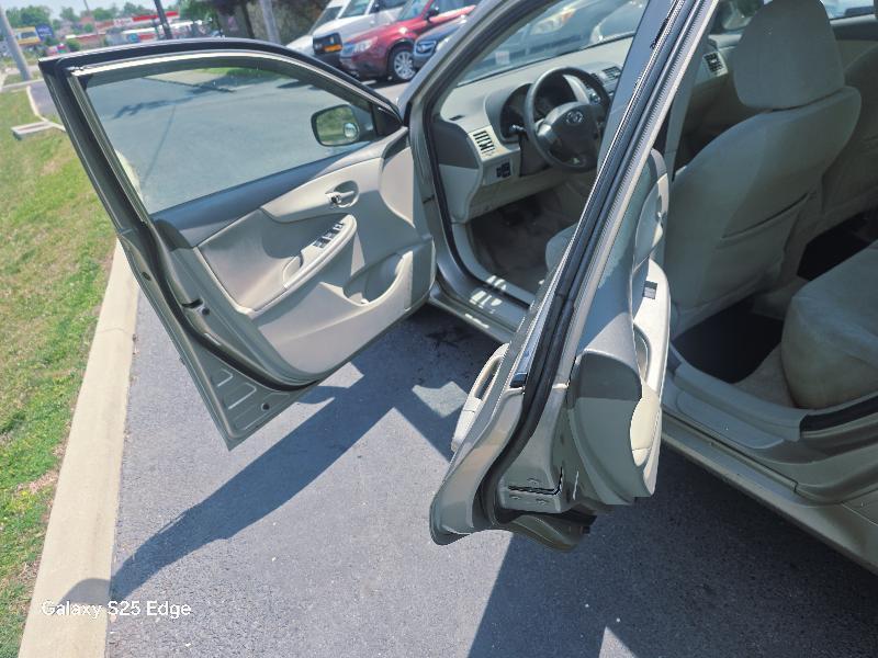 Toyota Corolla 4dr Sedan LE Auto 2010