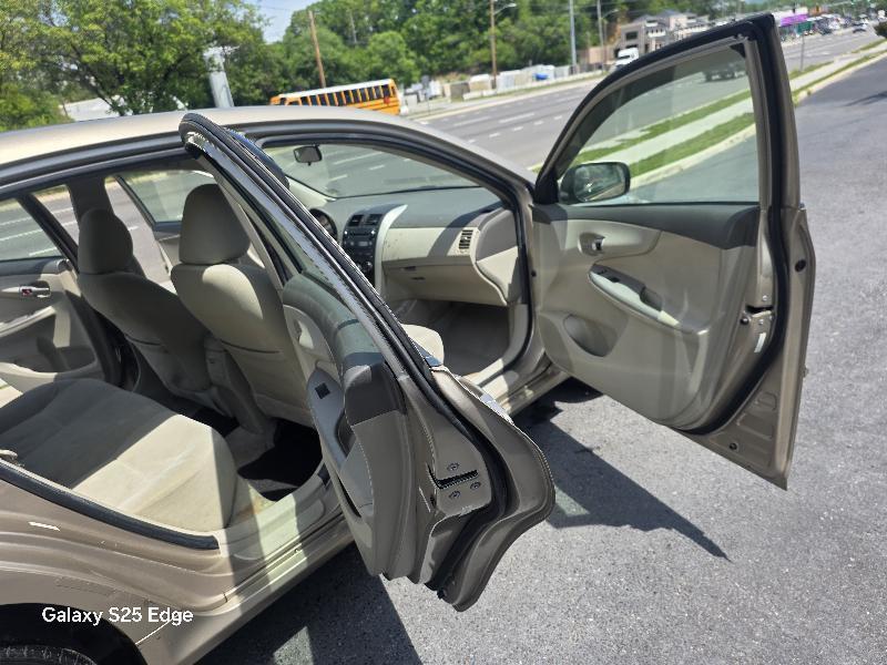 Toyota Corolla 4dr Sedan LE Auto 2010