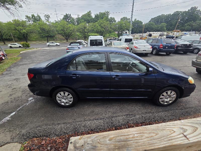 Toyota Corolla LE 2004