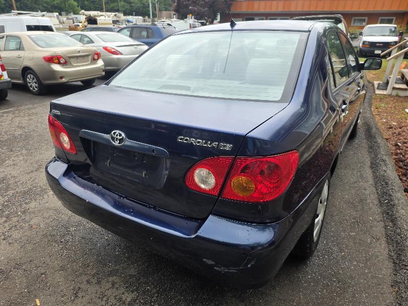 Toyota Corolla LE 2004