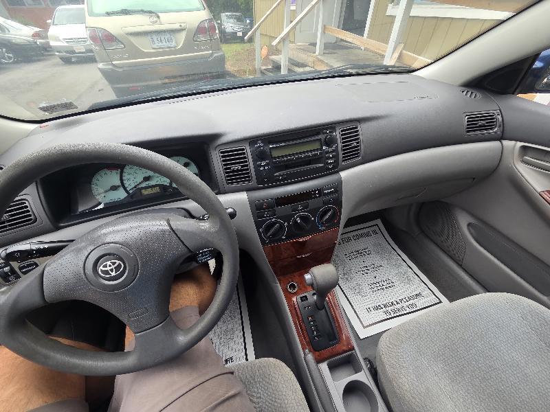 Toyota Corolla LE 2004