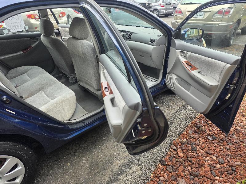 Toyota Corolla LE 2004