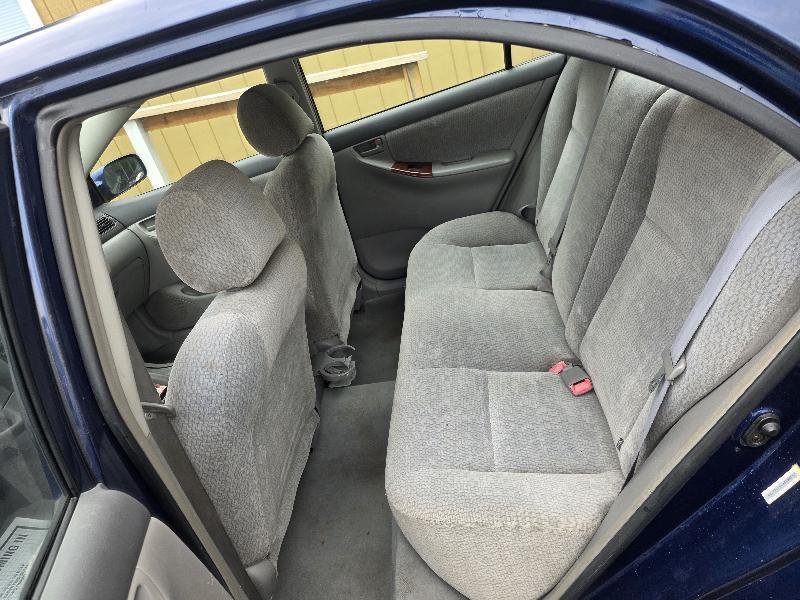 Toyota Corolla LE 2004
