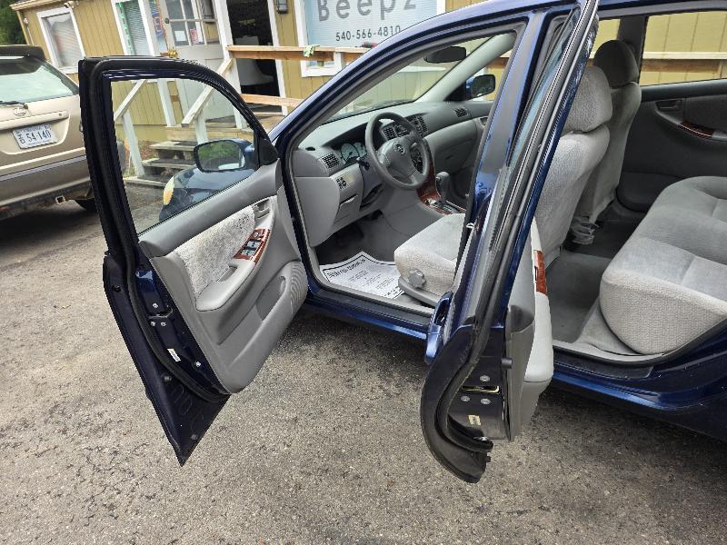 Toyota Corolla LE 2004