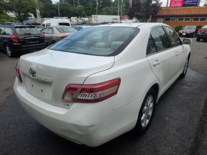 Toyota Camry Base 6-Spd AT 2011