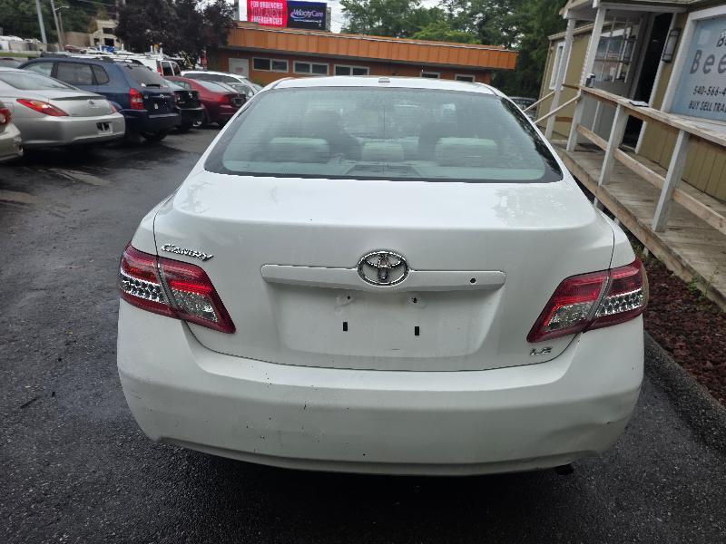Toyota Camry Base 6-Spd AT 2011