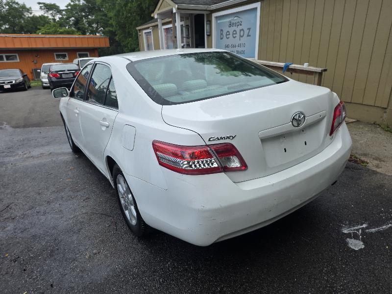 Toyota Camry Base 6-Spd AT 2011