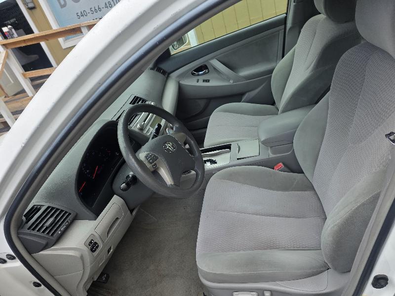 Toyota Camry Base 6-Spd AT 2011