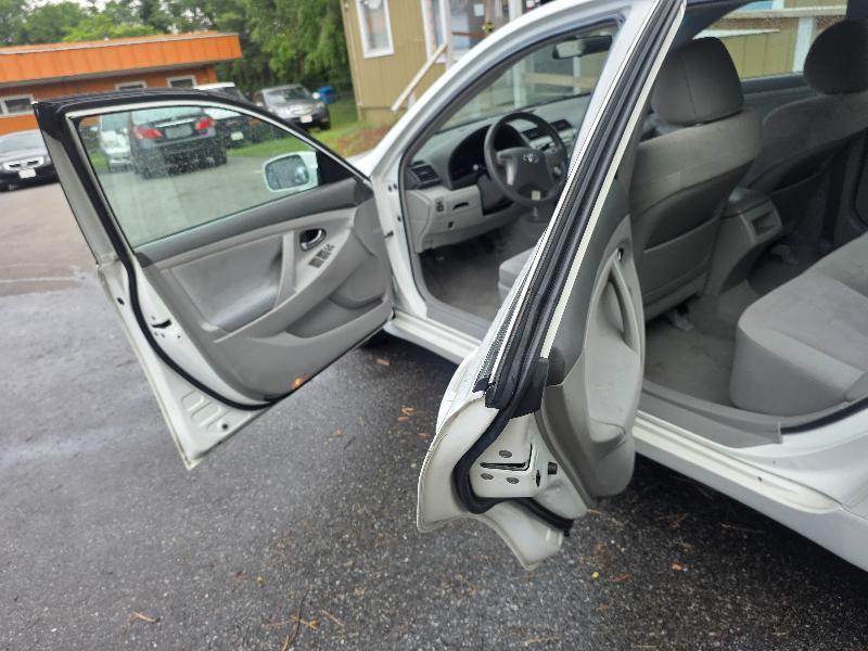Toyota Camry Base 6-Spd AT 2011