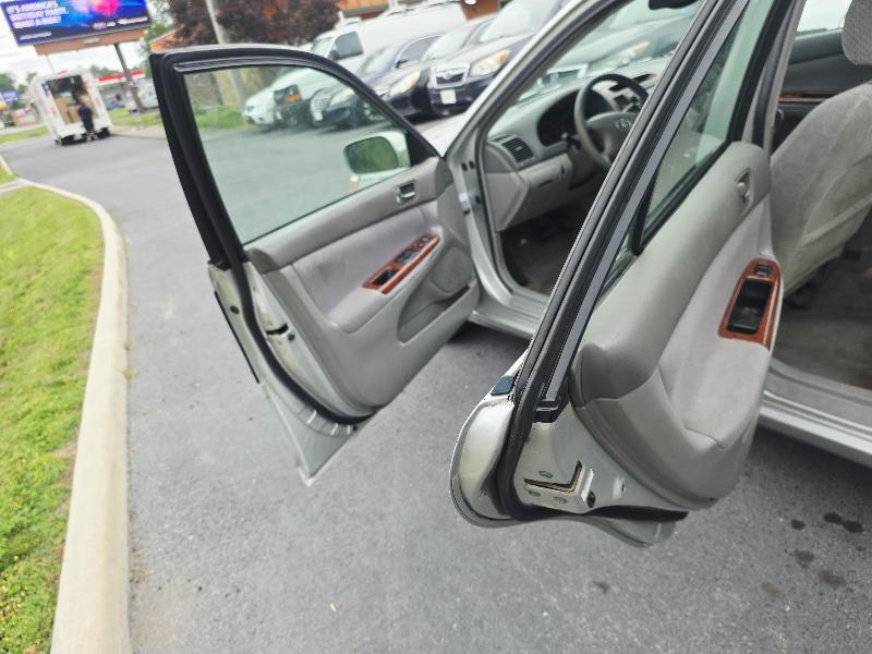 Toyota Camry 4dr Sdn XLE Auto 2002