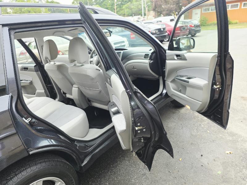 Subaru Forester 2.5X 2012