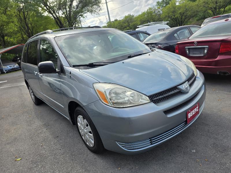 Toyota Sienna LE - 7 Passenger 2004