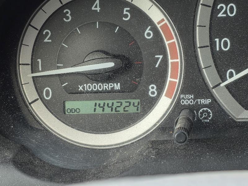 Toyota Sienna LE - 7 Passenger 2004