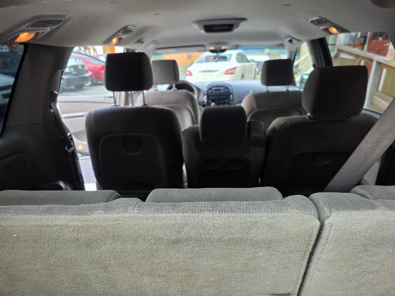 Toyota Sienna LE - 7 Passenger 2004