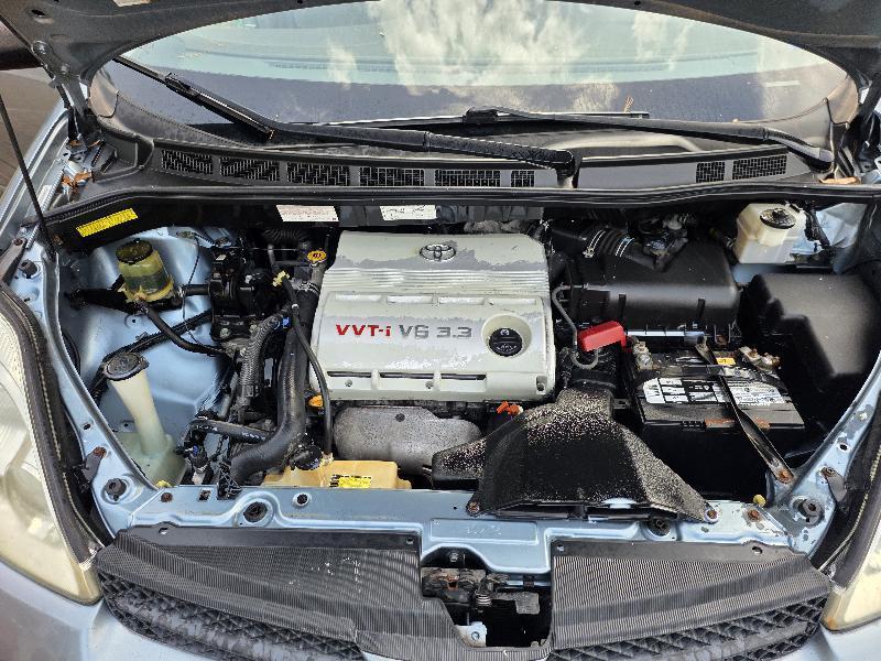 Toyota Sienna LE - 7 Passenger 2004