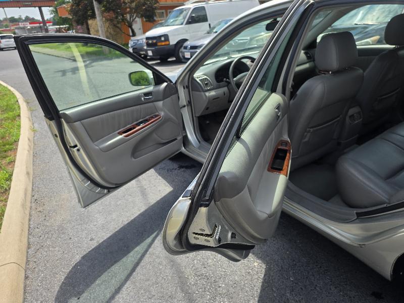 Toyota Camry 4dr Sdn XLE Auto 2004