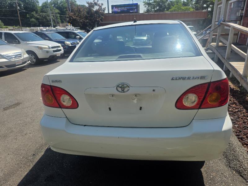 Toyota Corolla LE 2004