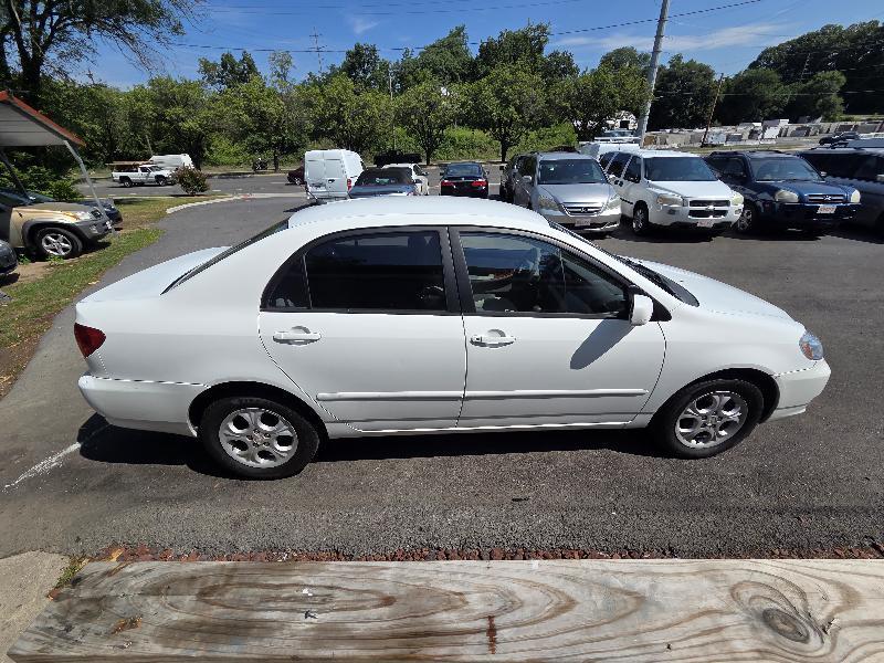 Toyota Corolla LE 2004