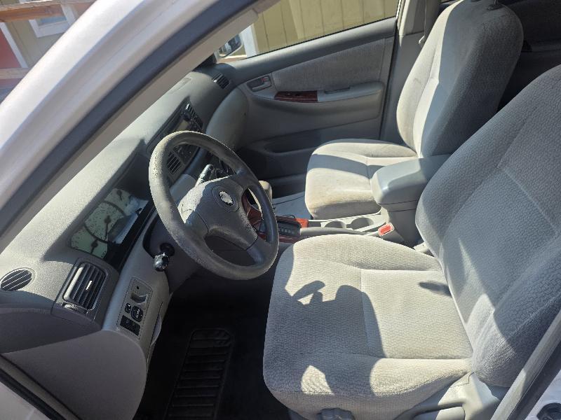Toyota Corolla LE 2004