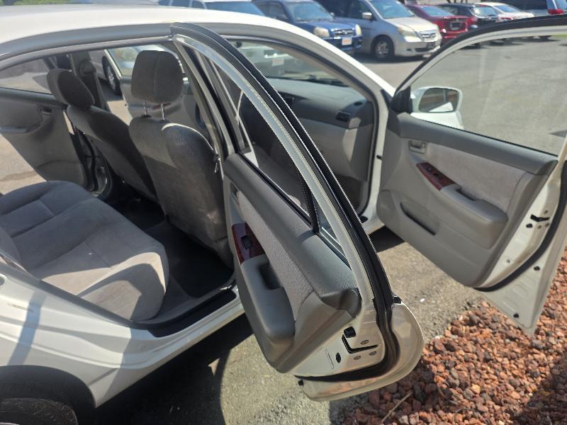 Toyota Corolla LE 2004