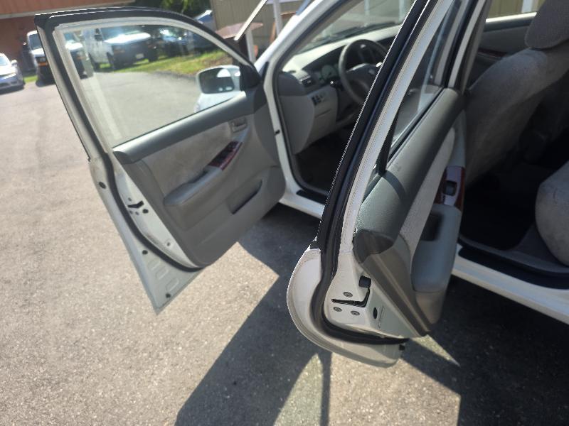 Toyota Corolla LE 2004