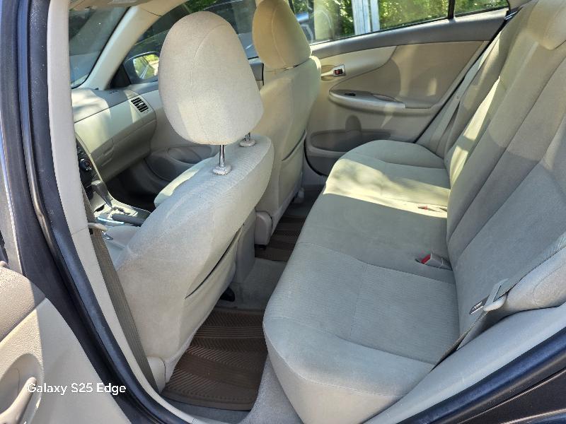 Toyota Corolla 4dr Sdn LE Auto 2010