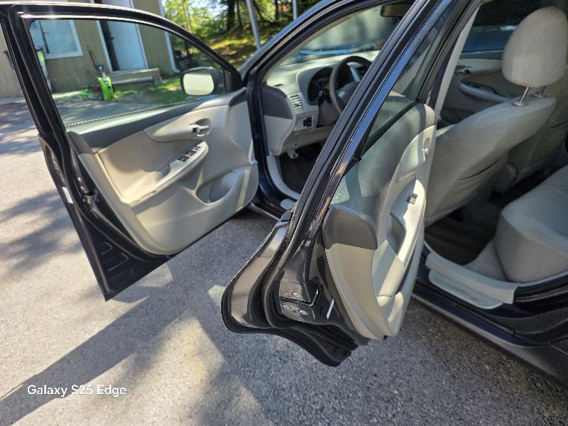 Toyota Corolla 4dr Sdn LE Auto 2010