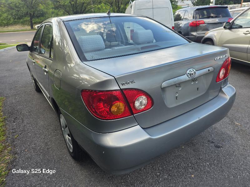 Toyota Corolla LE 2004