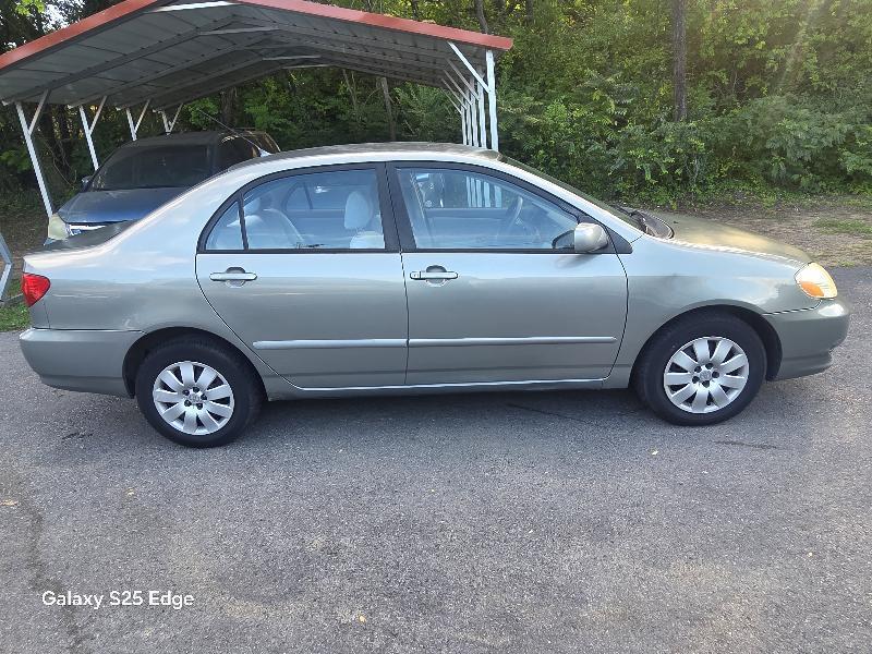 Toyota Corolla LE 2004