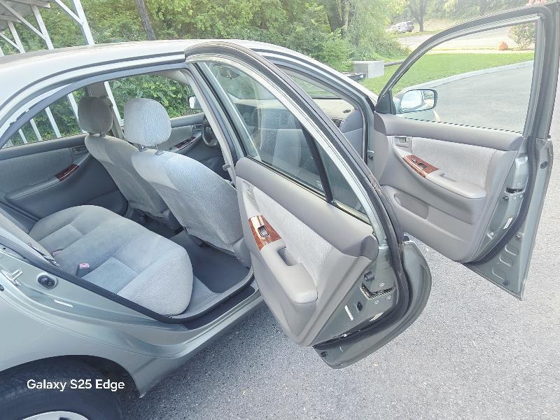 Toyota Corolla LE 2004