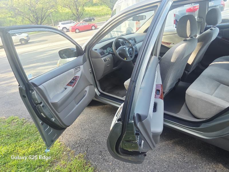 Toyota Corolla LE 2004
