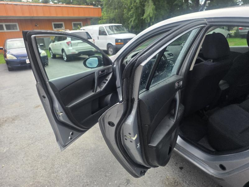 Mazda MAZDA3 i Sport 4-Door 2011
