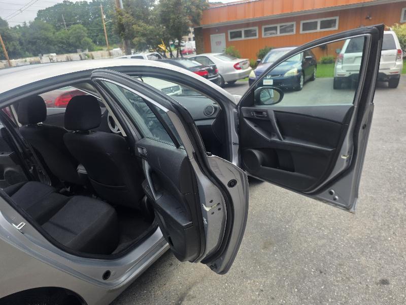 Mazda MAZDA3 i Sport 4-Door 2011
