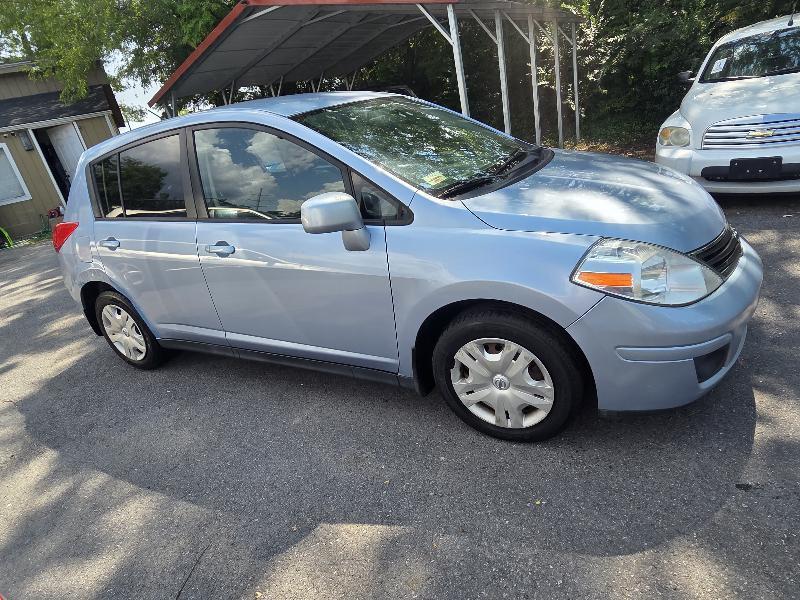 Nissan Versa 1.8 S Hatchback 2011