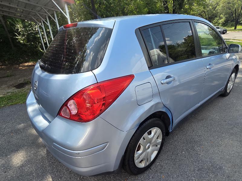Nissan Versa 1.8 S Hatchback 2011