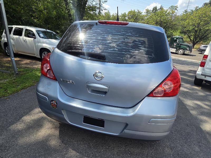 Nissan Versa 1.8 S Hatchback 2011