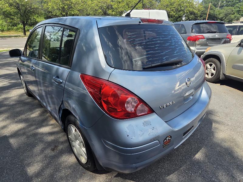 Nissan Versa 1.8 S Hatchback 2011