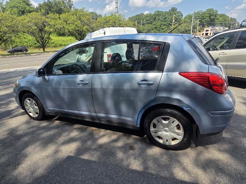Nissan Versa 1.8 S Hatchback 2011