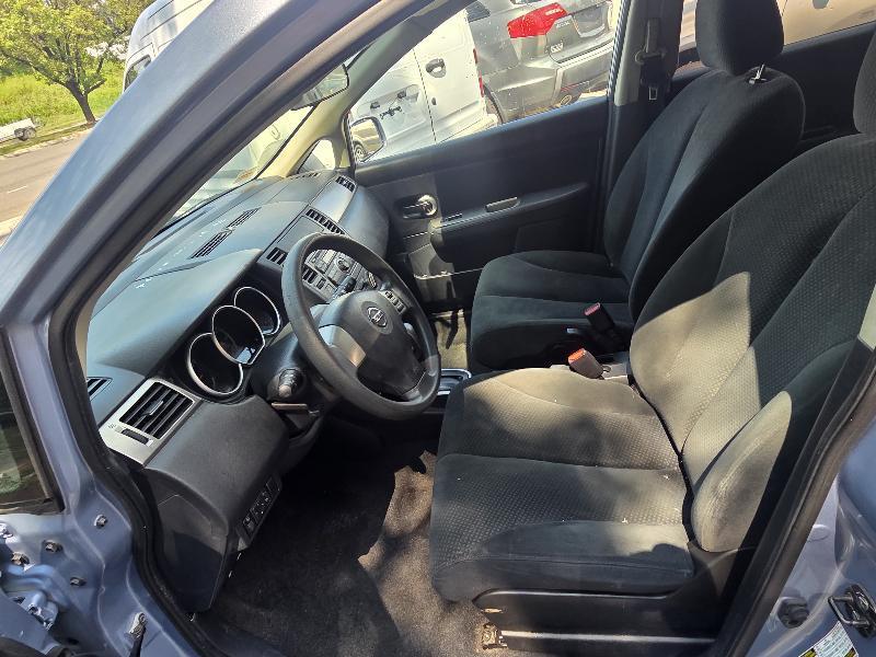 Nissan Versa 1.8 S Hatchback 2011