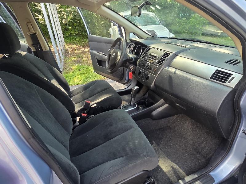 Nissan Versa 1.8 S Hatchback 2011