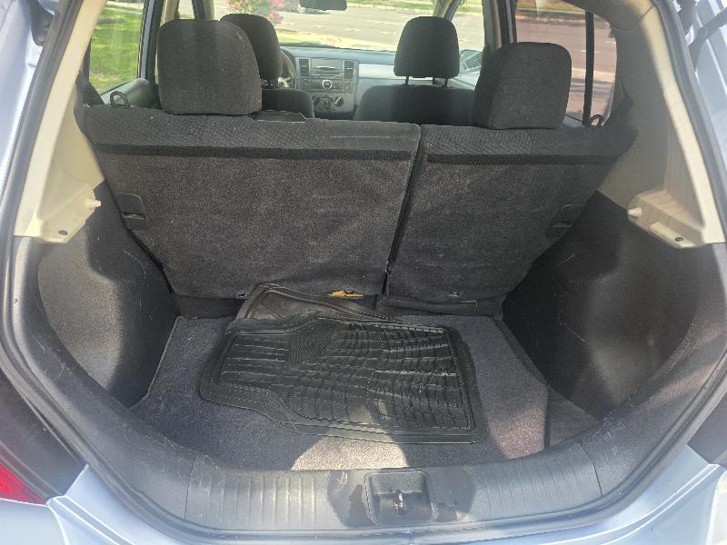 Nissan Versa 1.8 S Hatchback 2011