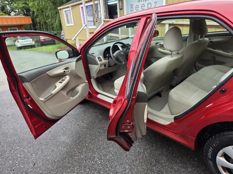 Toyota Corolla 4dr Sdn LE Auto 2009