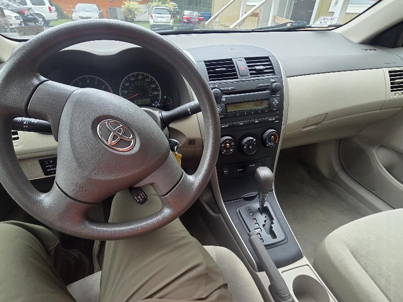 Toyota Corolla 4dr Sdn LE Auto 2009