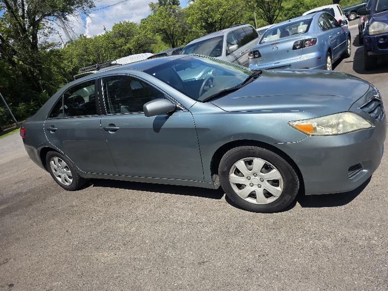 Toyota Camry 4dr Sedan LE 2010