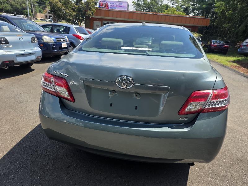 Toyota Camry 4dr Sedan LE 2010
