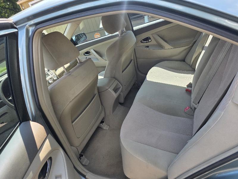 Toyota Camry 4dr Sedan LE 2010