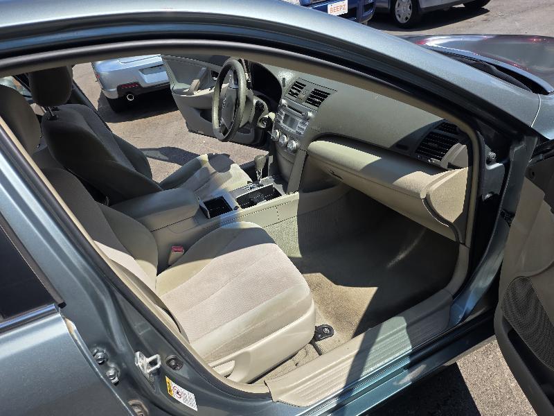 Toyota Camry 4dr Sedan LE 2010