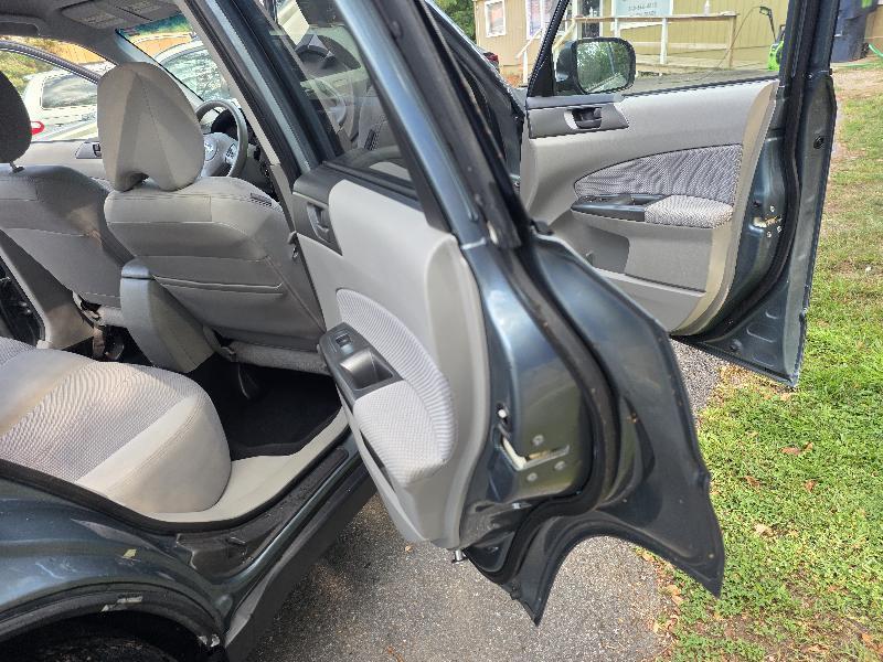 Subaru Forester 2.5i Manual 2011