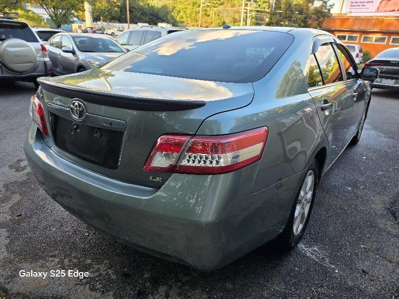Toyota Camry 4dr Sdn LE Auto 2010