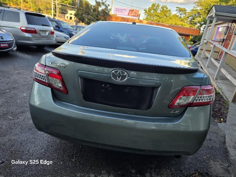Toyota Camry 4dr Sdn LE Auto 2010